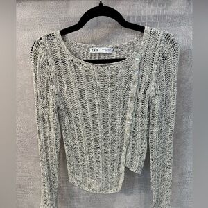Zara Asymetricsl Gray Crew Neck Sweater with Ribbed Texture, XS
